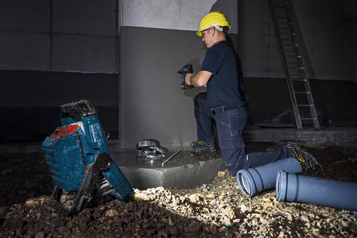 Lampe de travail sans-fil GLI 18V-2200 C BOSCH